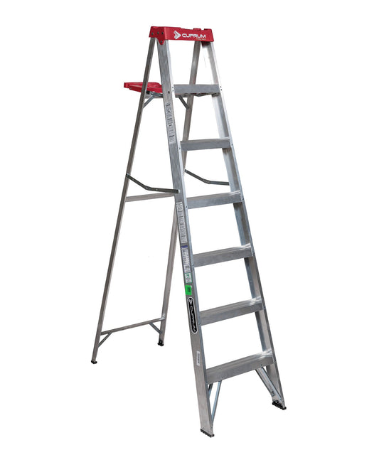 Escalera Cuprum de tijera de aluminio 7 pies de altura de 6 peldaños Cuprum C-2312-07N